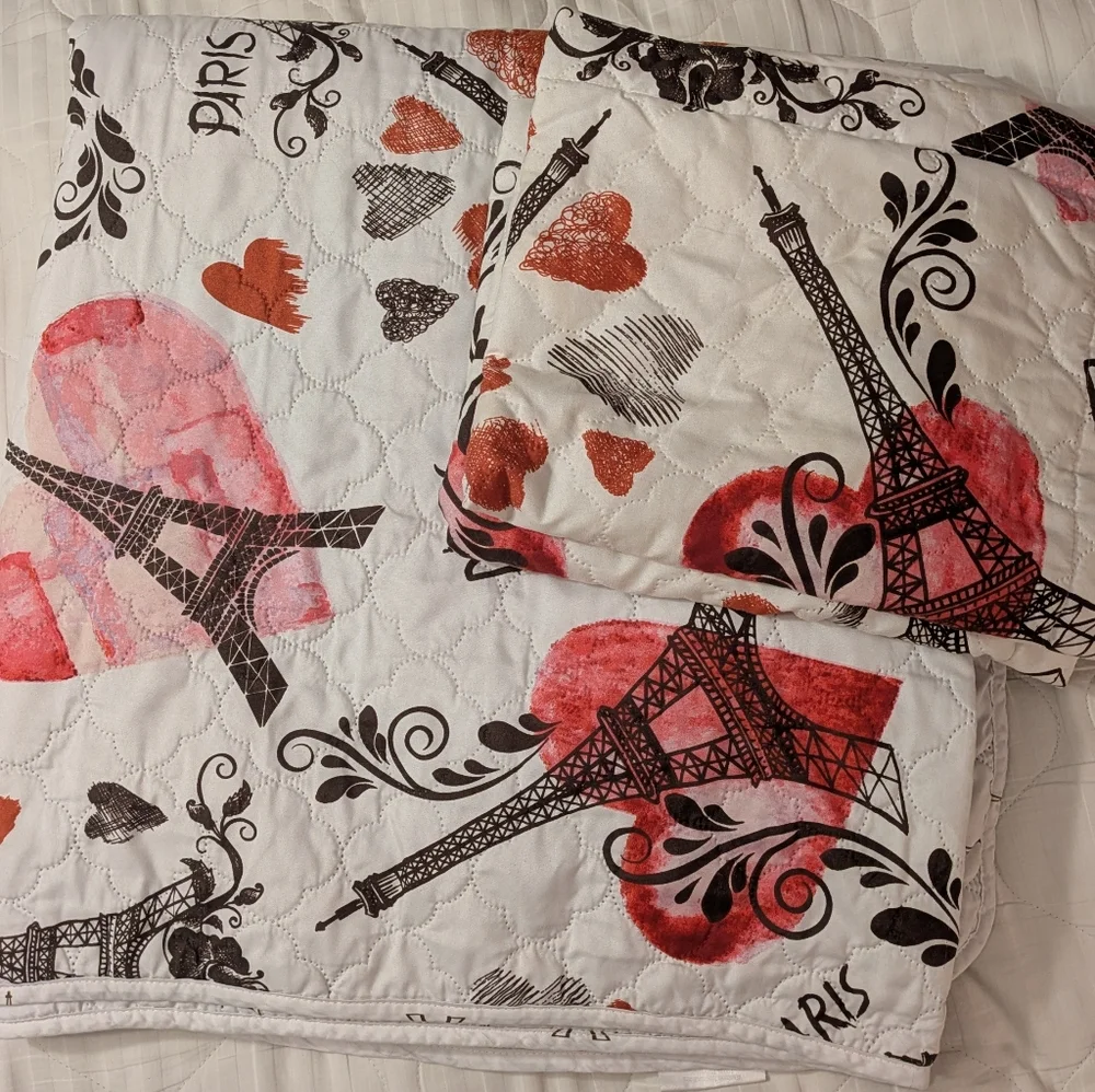 Chic Paris Bedspread Set with Pink and White Design (Reversible) - Picture 3 of 7